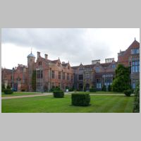 Charlecote Park, photo by Tony Hisgett  on Wikipedia.jpg